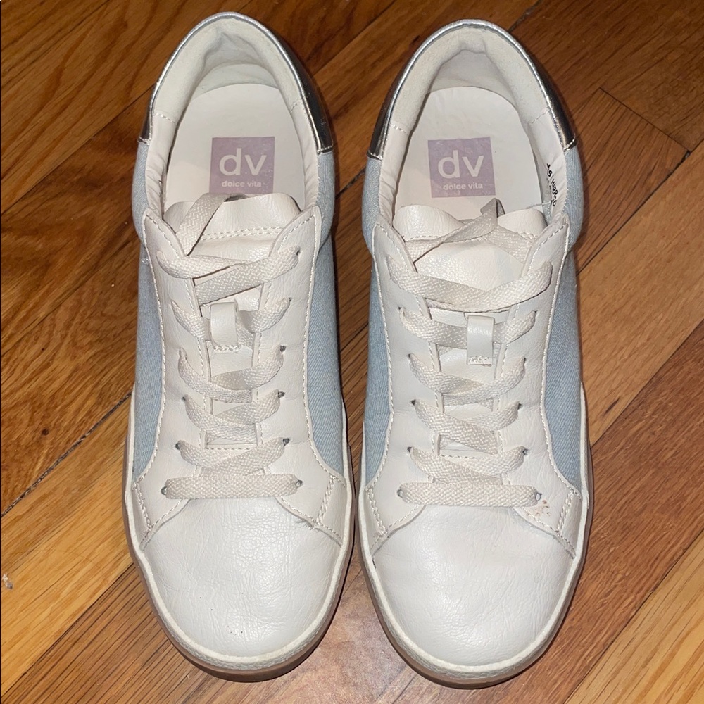 Dolce Vita Harryson (Zina) in a light blue, white, and silver colorway.   Size 9